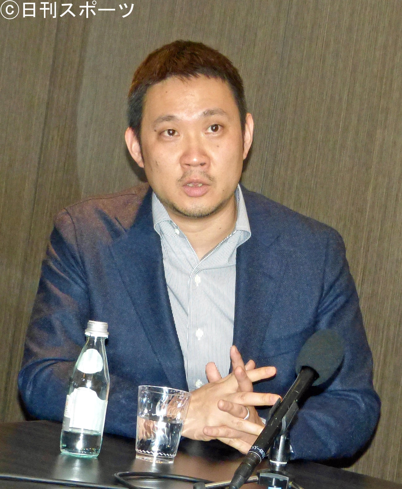 アカデミー賞授賞式前日に日本メディアの取材に応じた「ドライブ・マイ・カー」の濱口竜介監督（撮影・千歳香奈子）