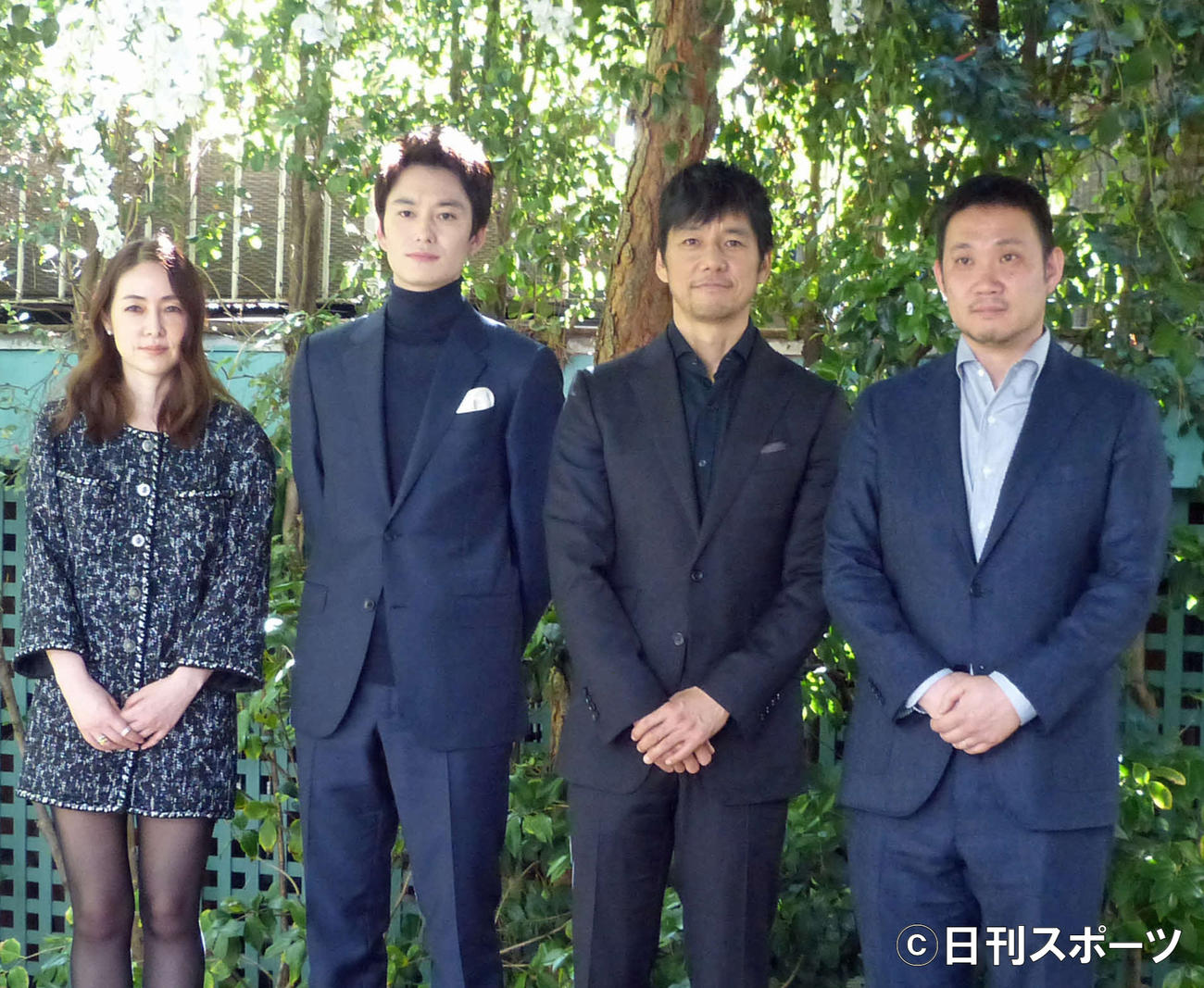 アカデミー賞授賞式前日に日本メディアの取材に応じた「ドライブ・マイ・カー」の、左から霧島れいか、岡田将生、西島秀俊、濱口竜介監督（撮影・千歳香奈子）