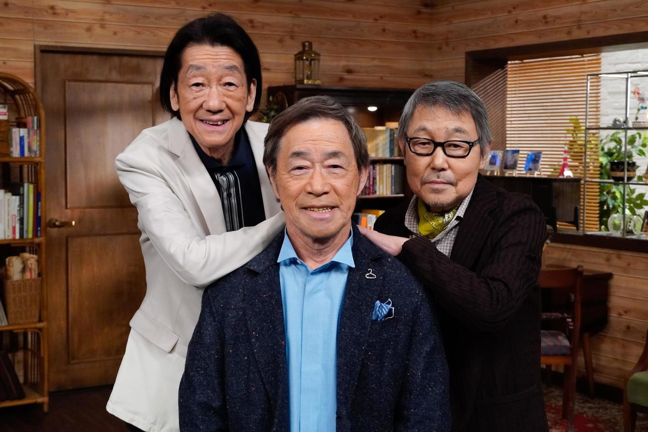 BSテレ東「武田鉄矢の昭和は輝いていた放送10年目突入特番！カメさんのそこが知りたい！海援隊50年」に出演する、左から千葉和臣、武田鉄矢、中牟田俊男
