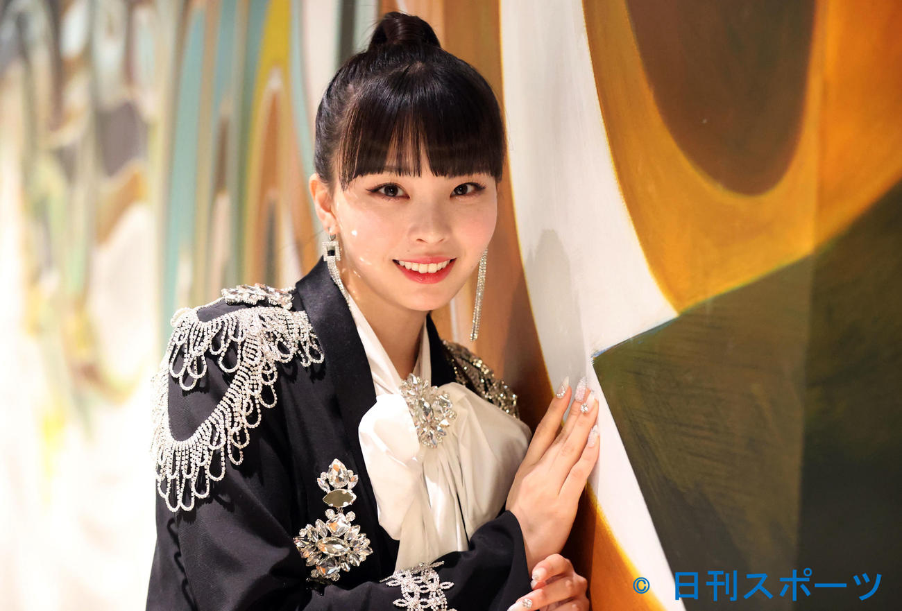 優しい笑顔を見せる川口ゆりな（2022年3月撮影）