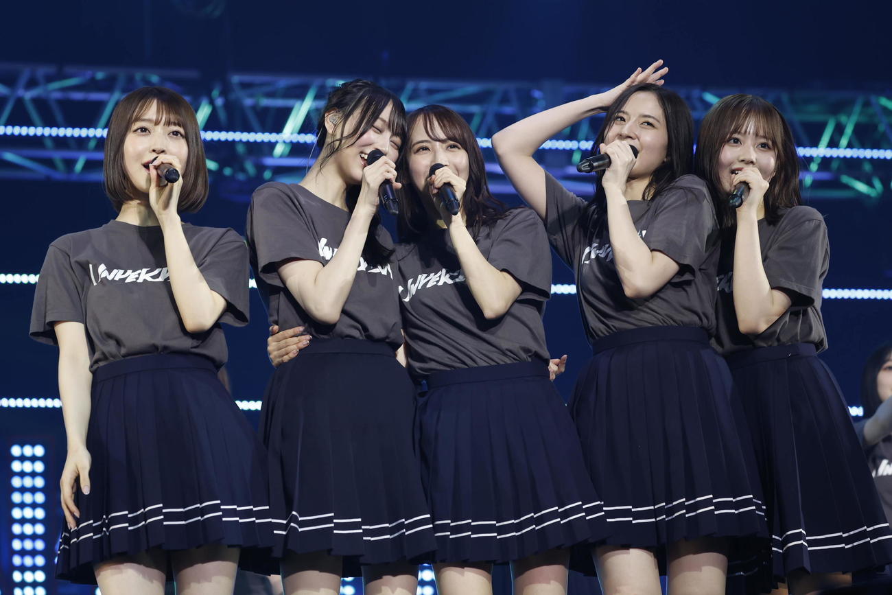 乃木坂46の「29thSGアンダーライブ」でパフォーマンスする（左から）阪口珠美、弓木奈於、佐藤楓、金川紗耶、佐藤璃果