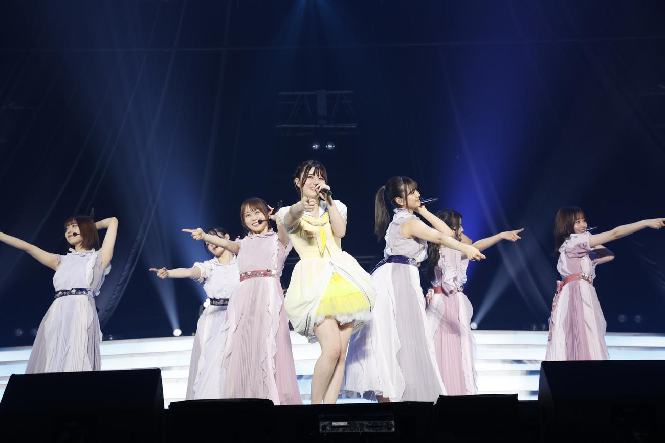乃木坂46の「29thSGアンダーライブ」でパフォーマンスする伊藤理々杏（中央）ら