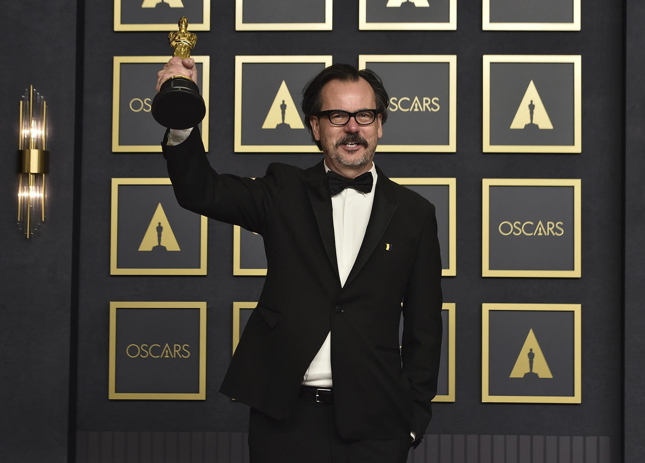 アカデミー賞　「デューン　砂の惑星」で編集賞を受賞したジョー・ウォーカー（AP）