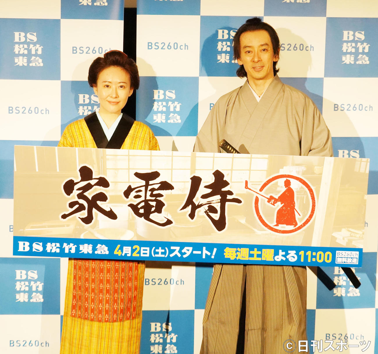 BS松竹東急の連続ドラマ「家電侍」の記者会見に出席した前田亜季（左）と滝藤賢一（撮影・佐藤成）