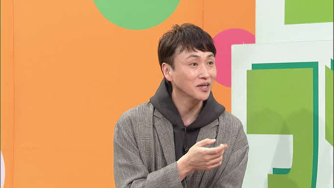 千葉テレビ「白黒アンジャッシュ」で劇団ひとりと語り合うアンジャッシュ児嶋一哉（C）チバテレ