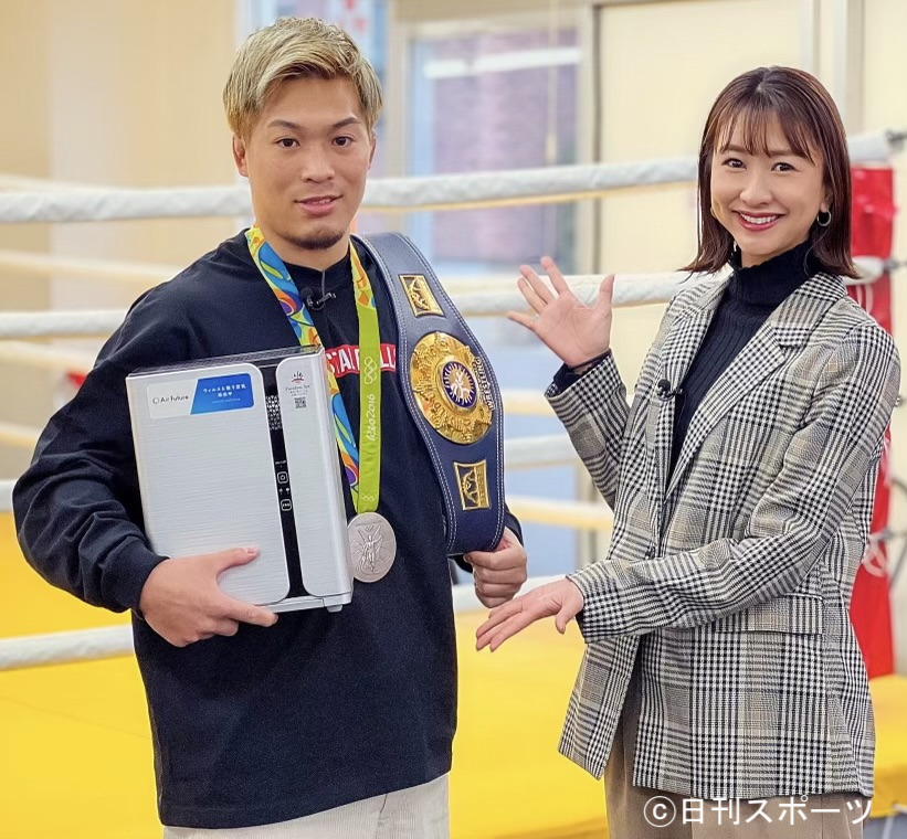 匂いフェチを告白した太田忍(左）とMCの澤田南