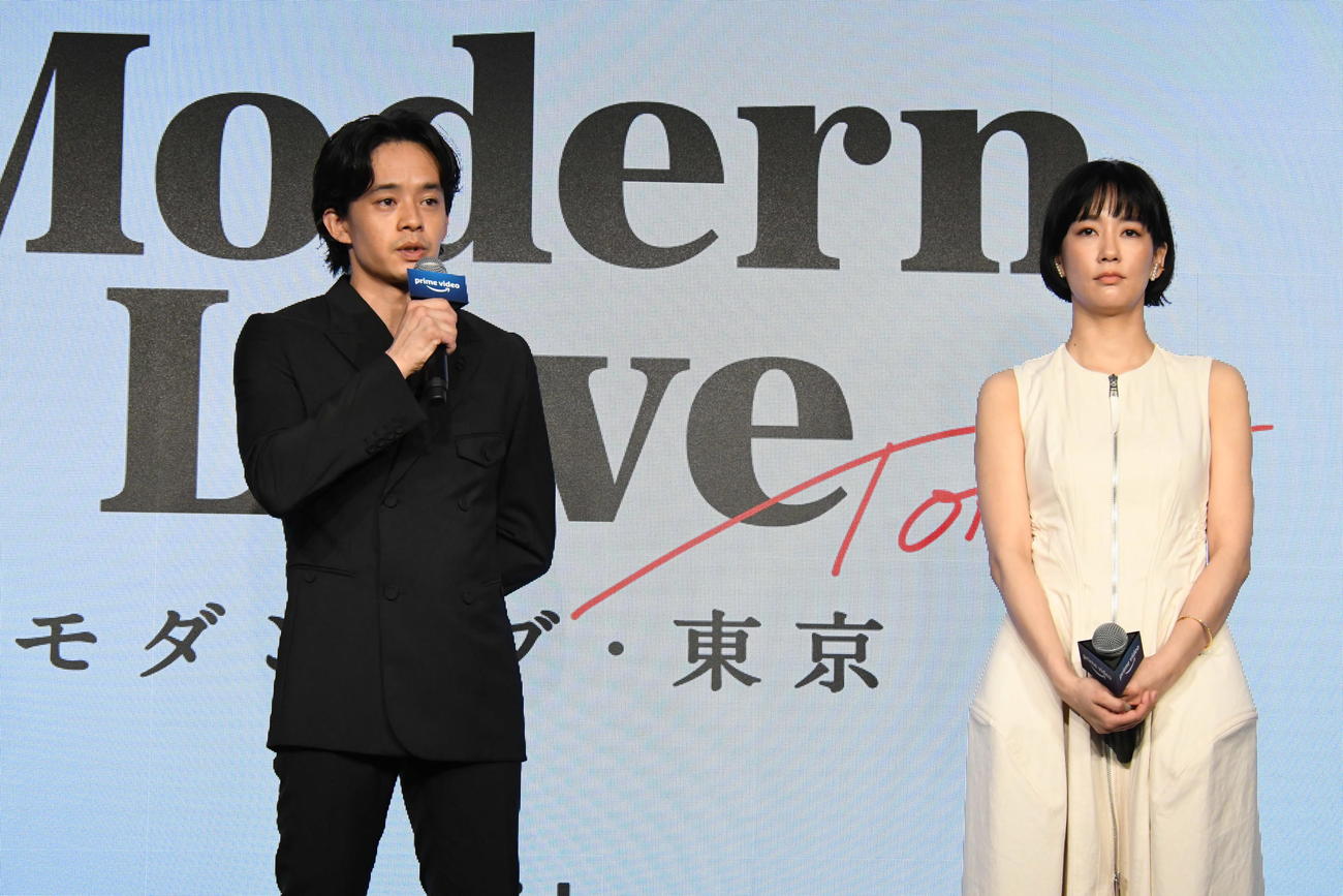 「Amazon Prime Video」ラインアップ発表会に出席したドラマ「モダンラブ・東京」に出演の池松壮亮（左）と水川あさみ