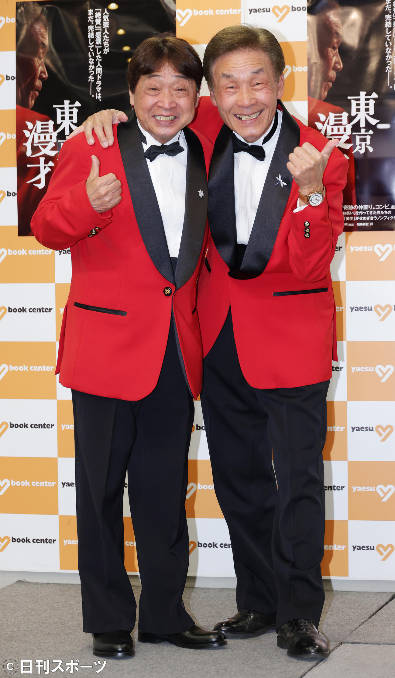 元気に出版記念取材会をおこなったおぼん（右）こぼんの2人（撮影・中島郁夫）