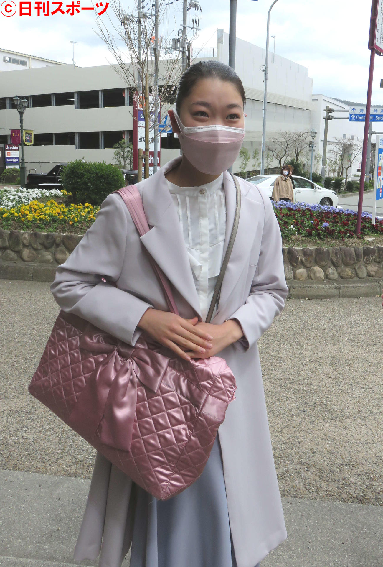 合格の喜びを語る山本ゆりさん（撮影・村上久美子）