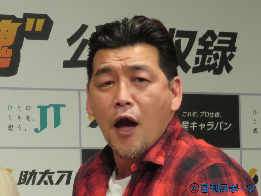 サンドウィッチマンの富澤たけし（2019年10月撮影）