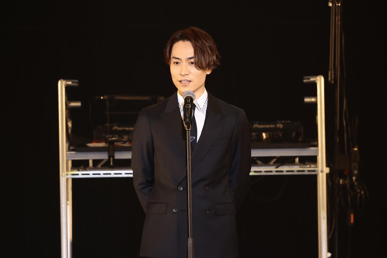 EXPG高等学院3期生入学式で学長としてあいさつするEXILE TETSUYA