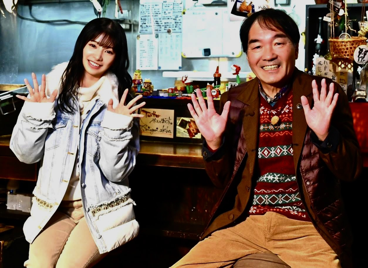 BS－TBS「～癒・笑・涙・夢～夕焼け酒場」で酒場巡りをする武藤十夢（左）ときたろう