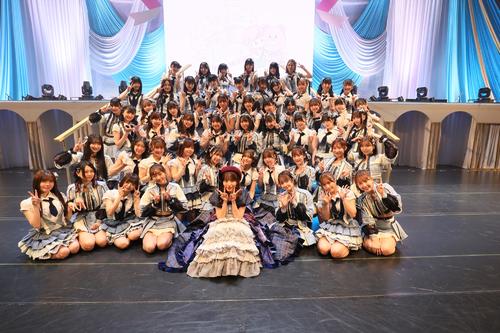 卒業コンサートを行ったSKE48大場美奈（前列中央）（C）2022 Zest, Inc.／AEI