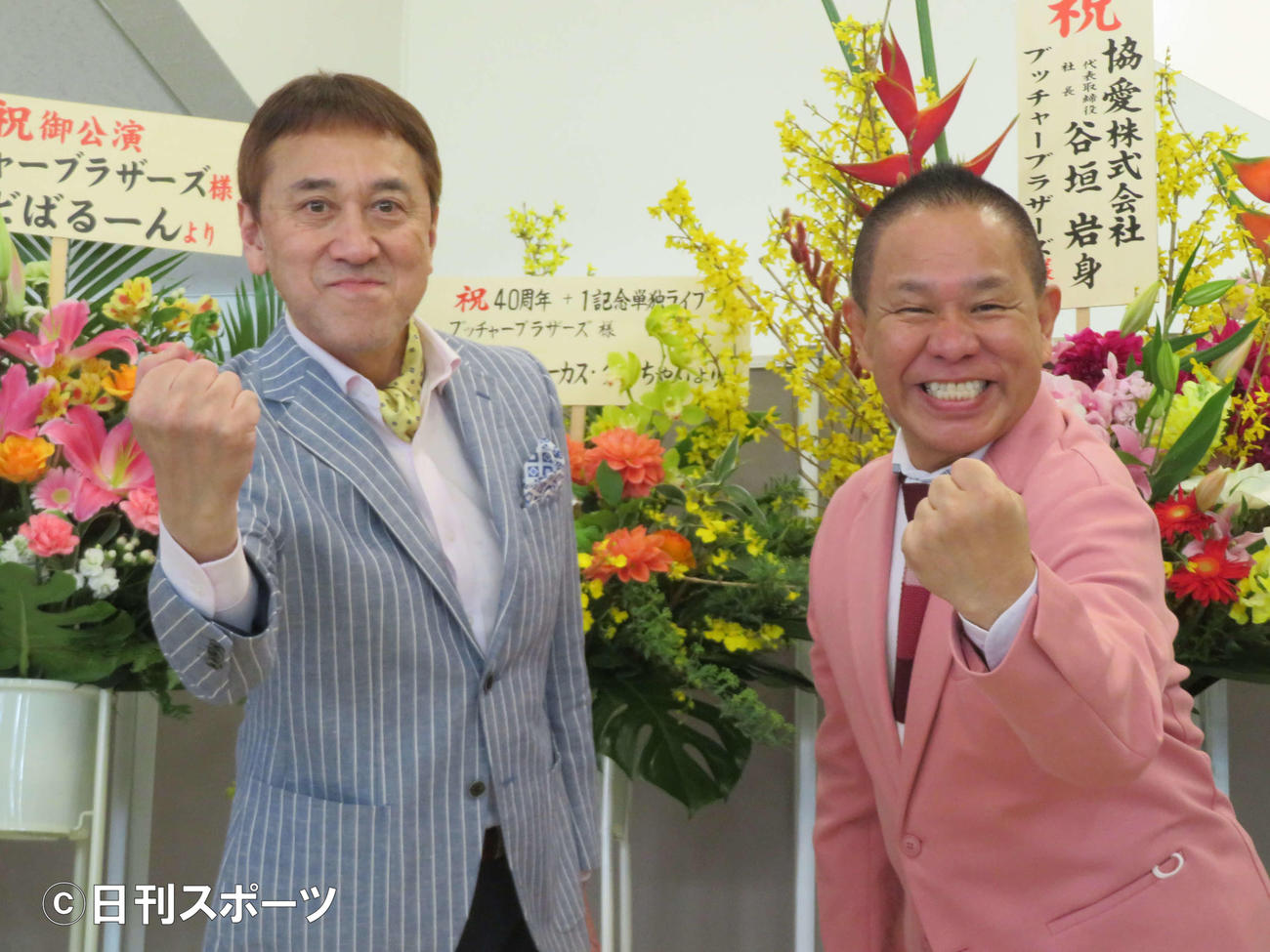 「ブッチャーブラザーズ40周年＋11記念単独ライブ　副社長とコミッショナー」開演前に取材に応じたブッチャーブラザーズのリッキー（左）と相方ぶっちゃあ（撮影・村上幸将）