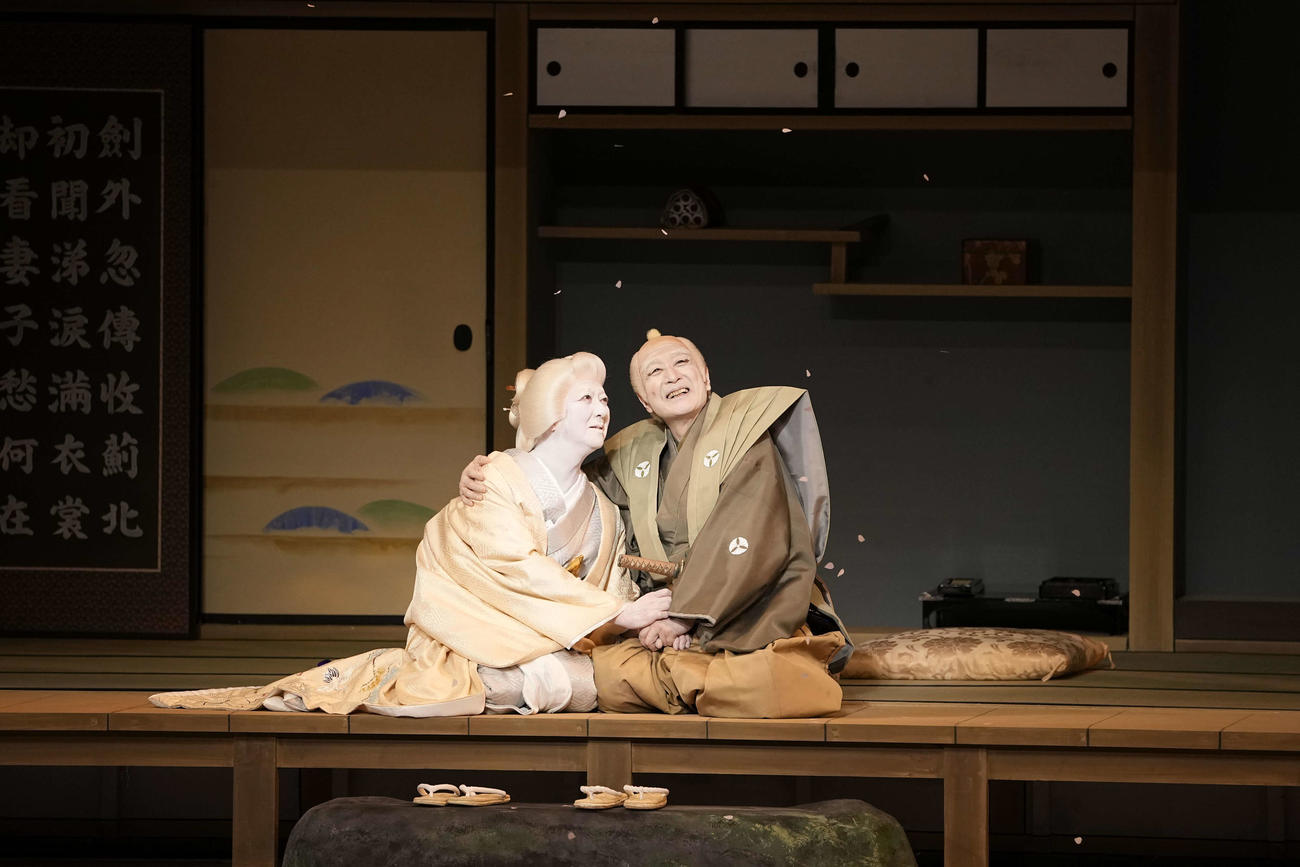「ぢいさんばあさん」の坂東玉三郎（左）、片岡仁左衛門（松竹提供）