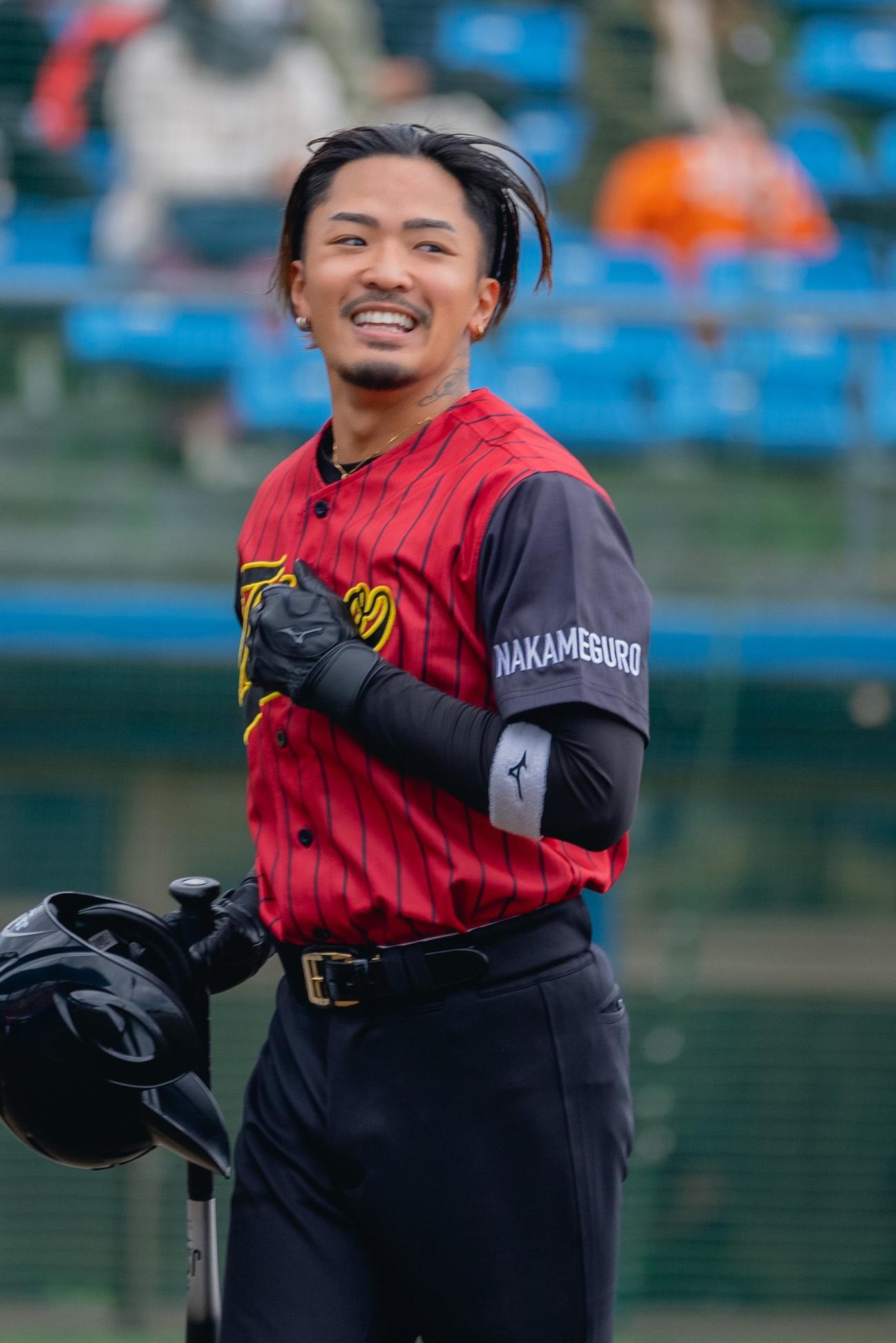 グレープカンパニー野球チームと初の対抗試合で投球する中目黒リュージーズの数原龍友（C）CL