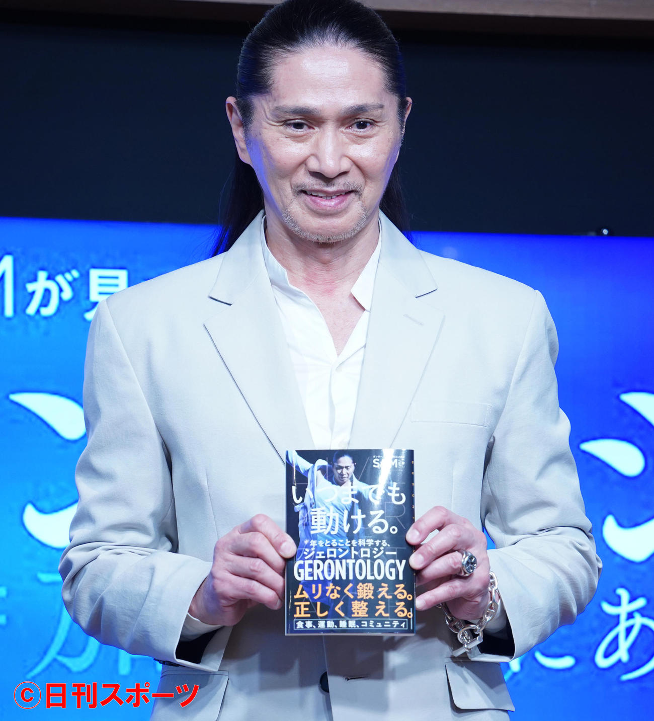 著書「いつまでも動ける。」の発売会見を行ったTRFのSAM（撮影・佐藤勝亮）