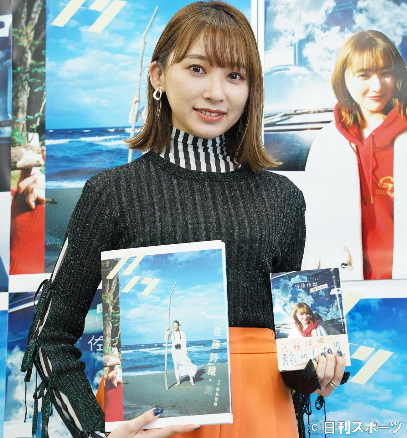 初の写真集「月刊　佐藤詩織・旅」「アートブックコレクション　佐藤詩織　旅のしおり」の発売会見を行った佐藤詩織（撮影・佐藤勝亮）