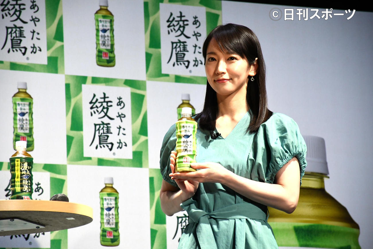 「『綾鷹』ひらく、お茶会」に登場した吉岡里帆（撮影・大友陽平）