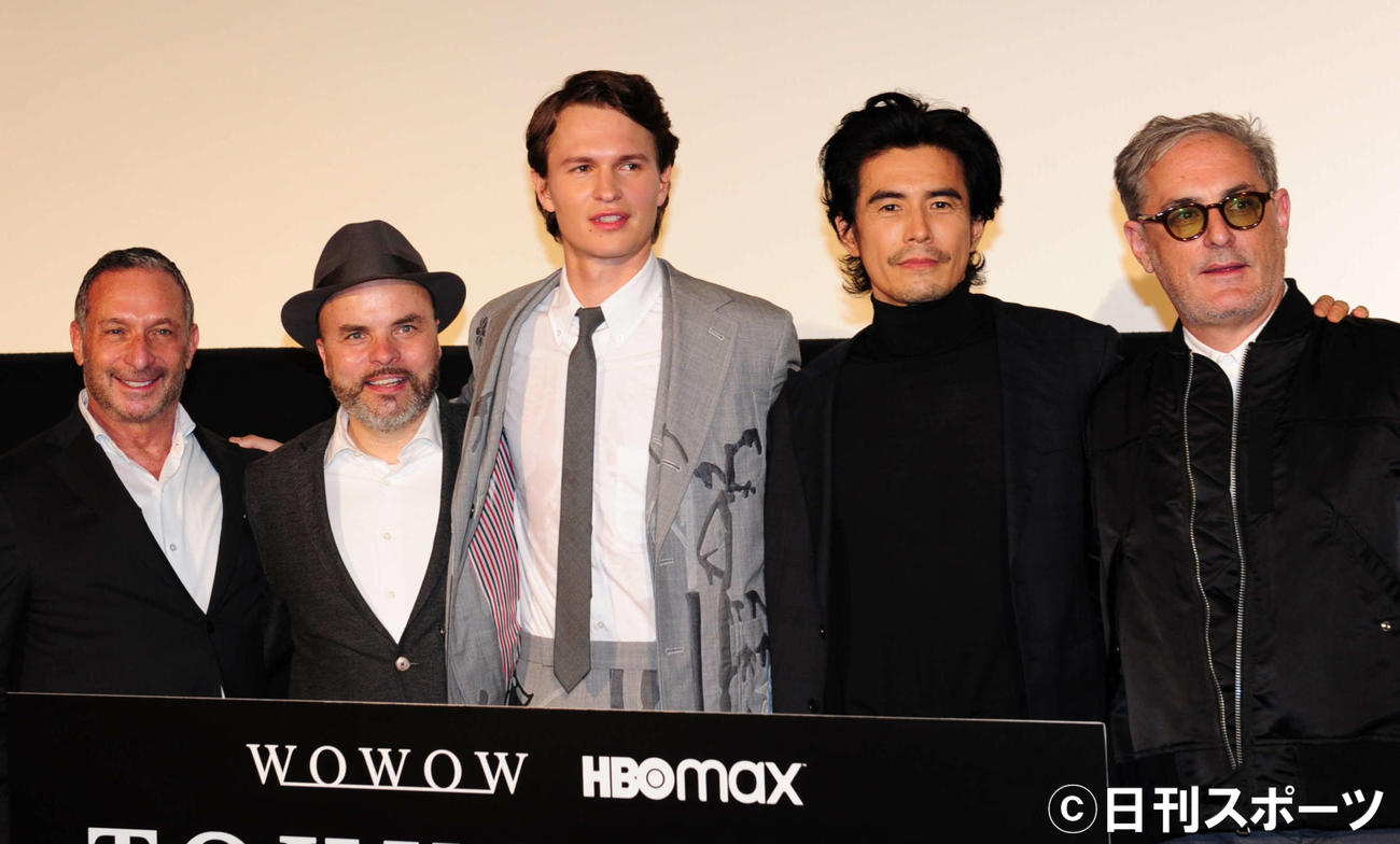 ドラマ「TOKYO VICE」の完成披露試写会を行った、左からアラン・プール、J.T.ロジャース、アンセル・エルゴート、伊藤英明、ジョン・レッシャー
