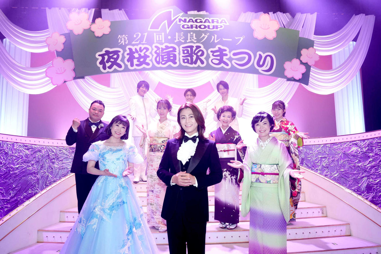長良グループが行った「夜桜演歌まつり」
