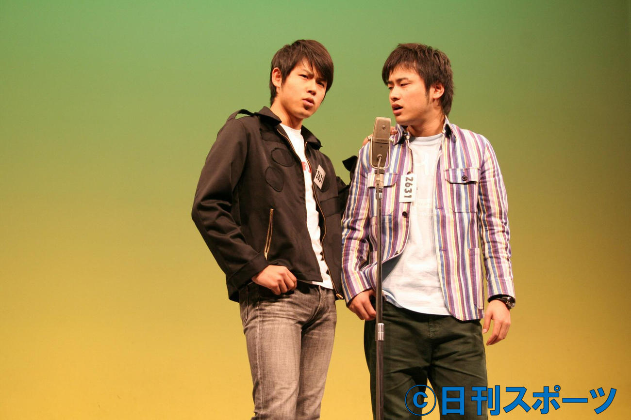 オジンオズボーンの篠宮暁（左）と高松新一（2005年10月撮影）