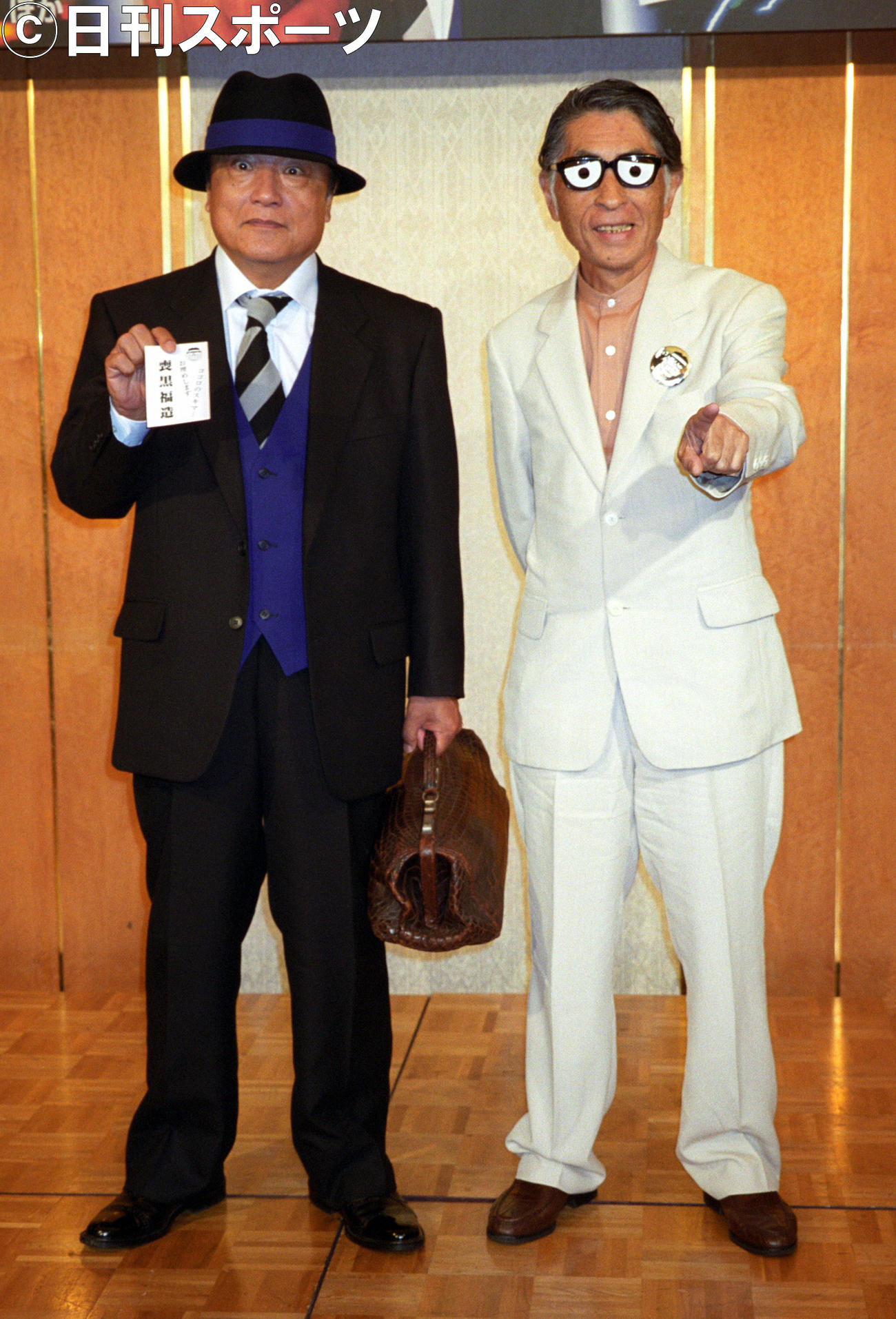 テレビ朝日「笑ゥせぇるすまん」制作発表で喪黒福造を演じる伊東四朗（左）と藤子不二雄Aさん（1999年6月撮影）