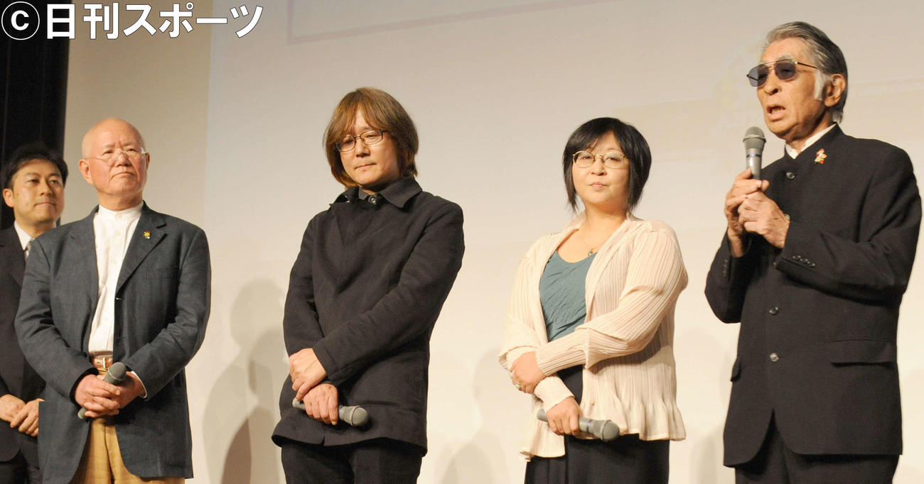 「チームウェンズデイ」の概要発表会見に出席した藤子不二雄Aさん（右端）。左からちばてつや氏、あだち充氏、高橋留美子氏（2008年3月撮影）
