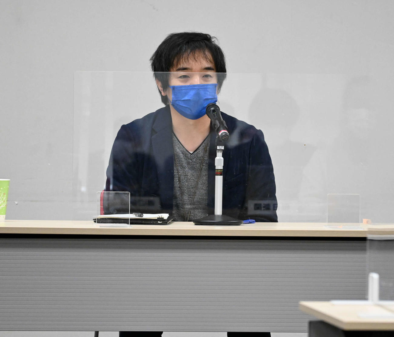 NHK大阪放送局の局長会見で見どころを語る堀之内礼二郎チーフプロデューサー（撮影・松浦隆司）