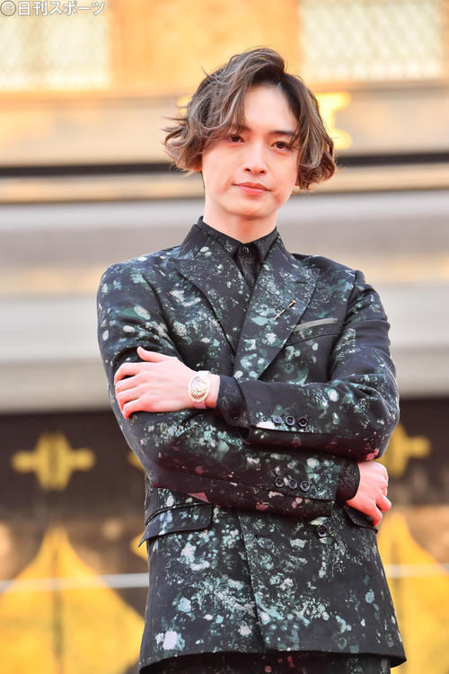 「シジエム　サンス　パル　カルティエ」の内覧会でレッドカーペットを歩く玉森裕太（撮影・和賀正仁）
