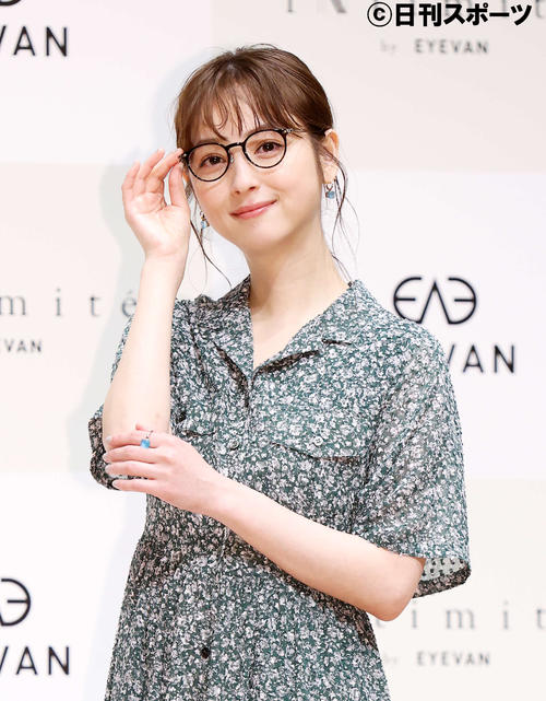 佐々木希 ５年も続けられてありがたい すごく幸せ 自身ブランドがメガネeyevanとコラボ 芸能写真ニュース 日刊スポーツ
