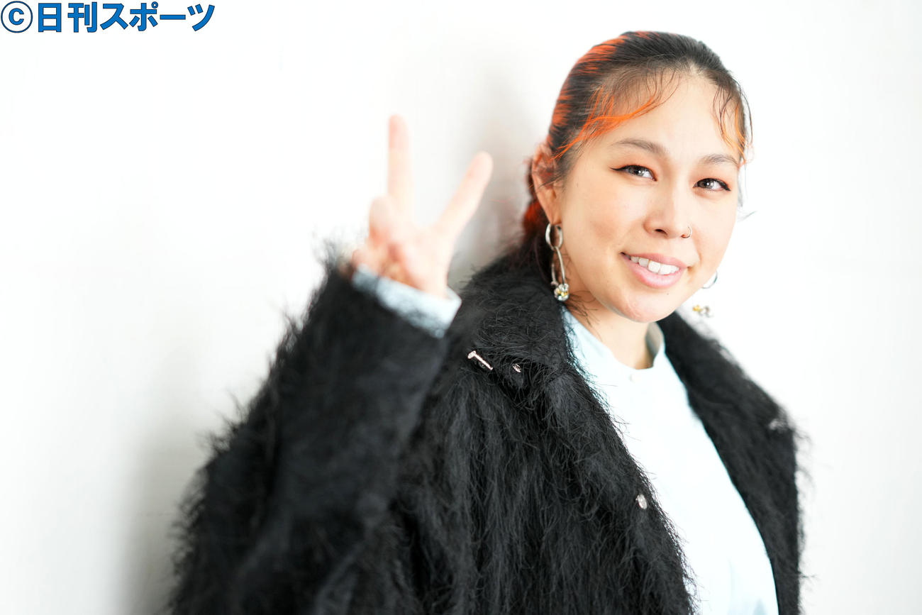「カムカムエヴリバディ」主題歌を担当しているAI（撮影・横山健太）