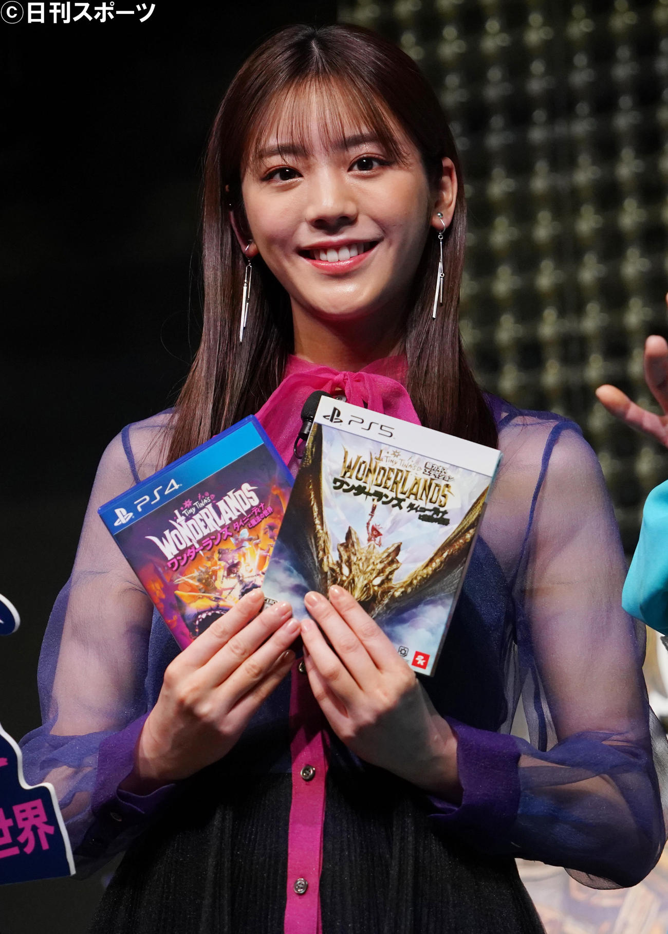 シューティングRPGゲーム「ワンダーランズ～タイニー・ティナと魔法の世界」の発売記念イベントに出席した、貴島明日香（撮影・佐藤勝亮）