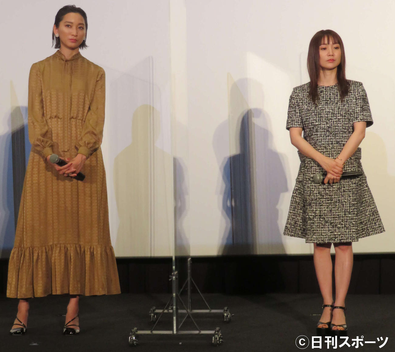 映画「とんび」初日舞台あいさつに登壇した杏（左）と大島優子（撮影・村上幸将）