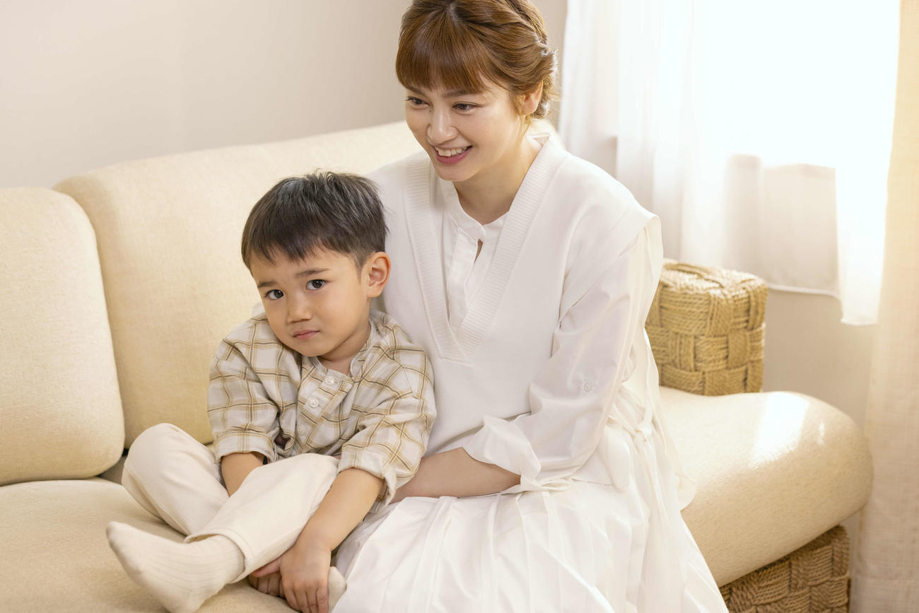 「N organic」が9日から公開するウェブCMで長男バンビーノくんと3年ぶりに母子共演した平愛梨