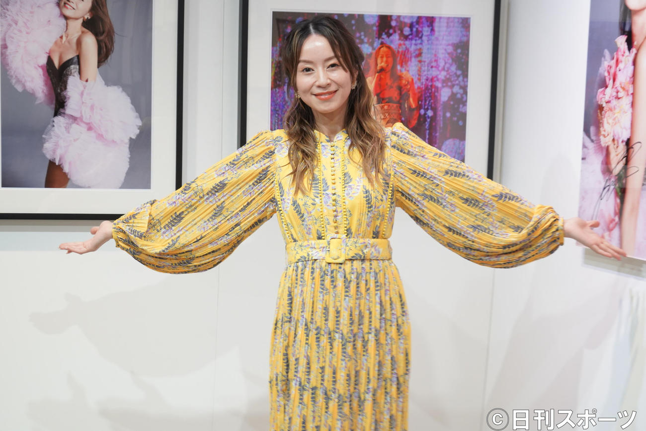 写真展「AmiSuzuki 40th Anniversary Photo Exhibition」を開催した鈴木亜美（撮影・佐藤成）