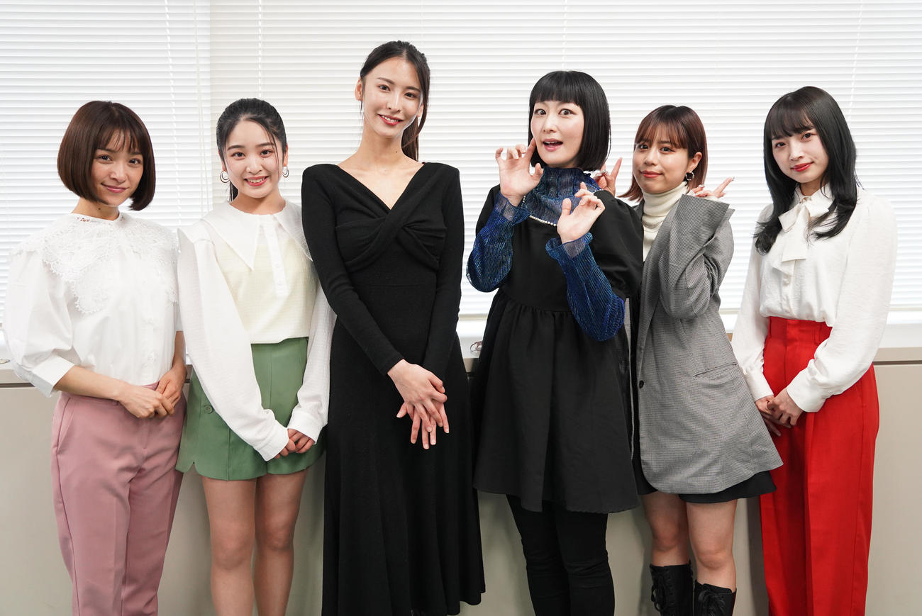 「暗号少女～瀬名奈月の事件簿～＃2」囲み取材の出席者。左から金子みひろ、佐竹桃華、奈月セナ、鳥居みゆき、いわたまあり、東由樹（撮影・佐藤勝亮）