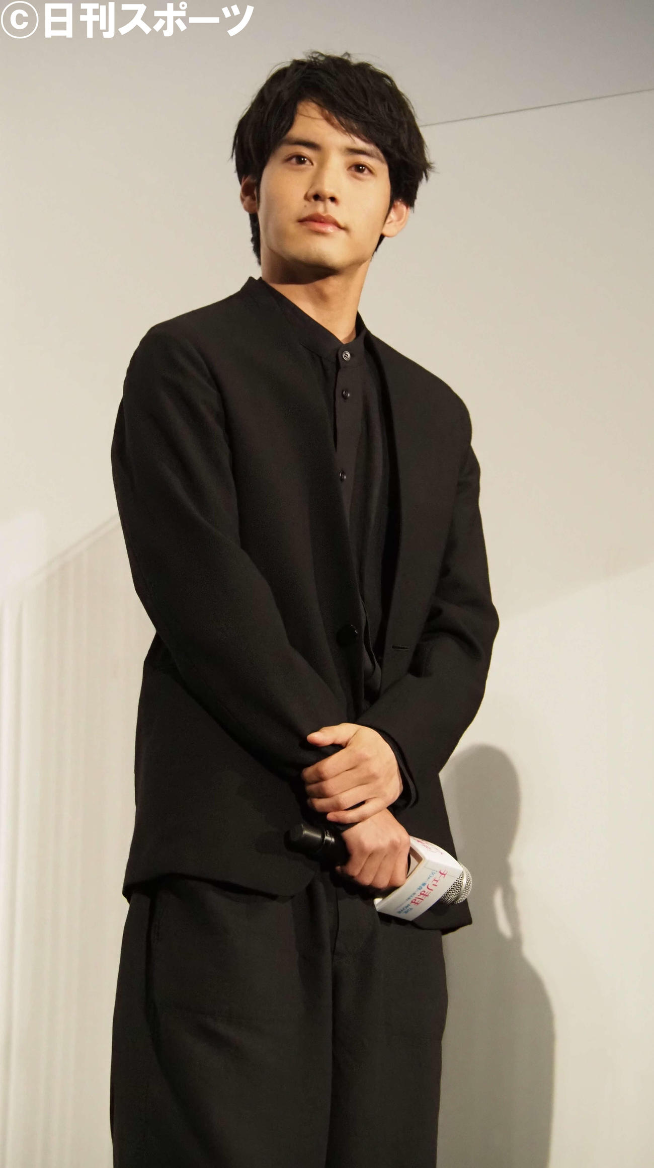 映画「チェリまほ　THE MOVIE～30歳まで童貞だと魔法使いになれるらしい～」公開記念舞台あいさつに登壇した赤楚衛二（撮影・遠藤尚子）