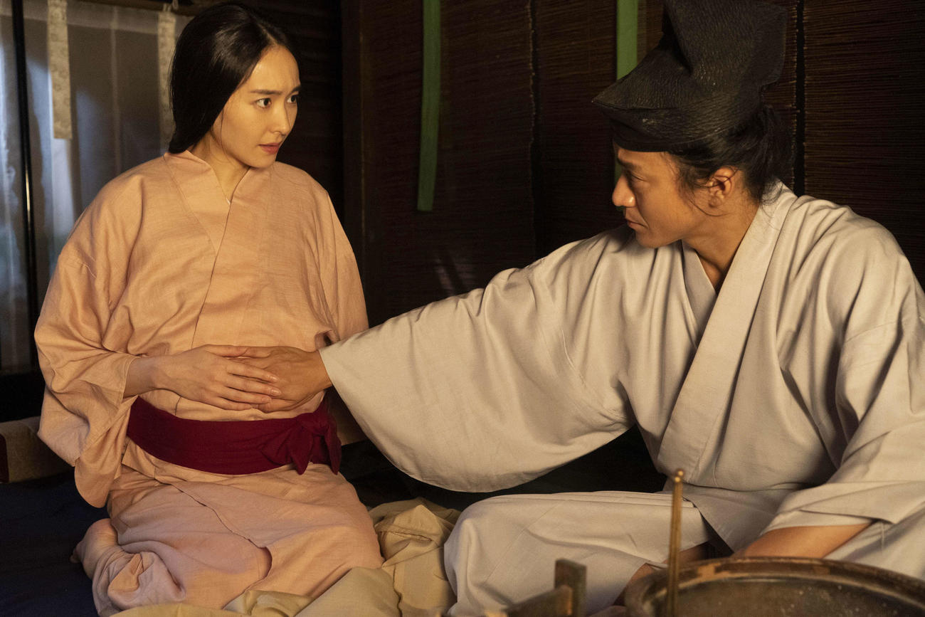 新垣結衣演じる八重（左）と小栗旬演じる北条義時