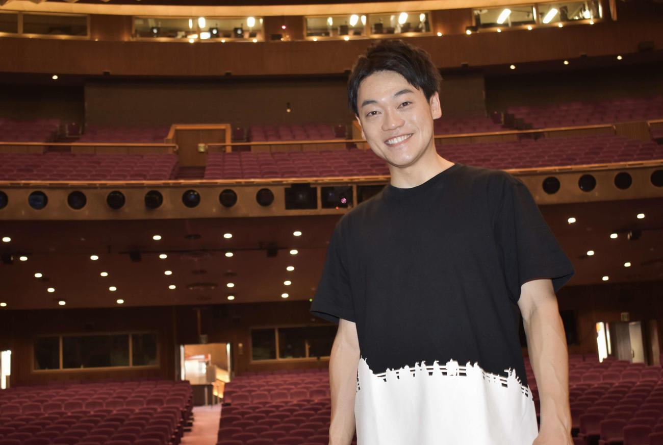 舞台「千と千尋の神隠し」に出演するおばたのお兄さん