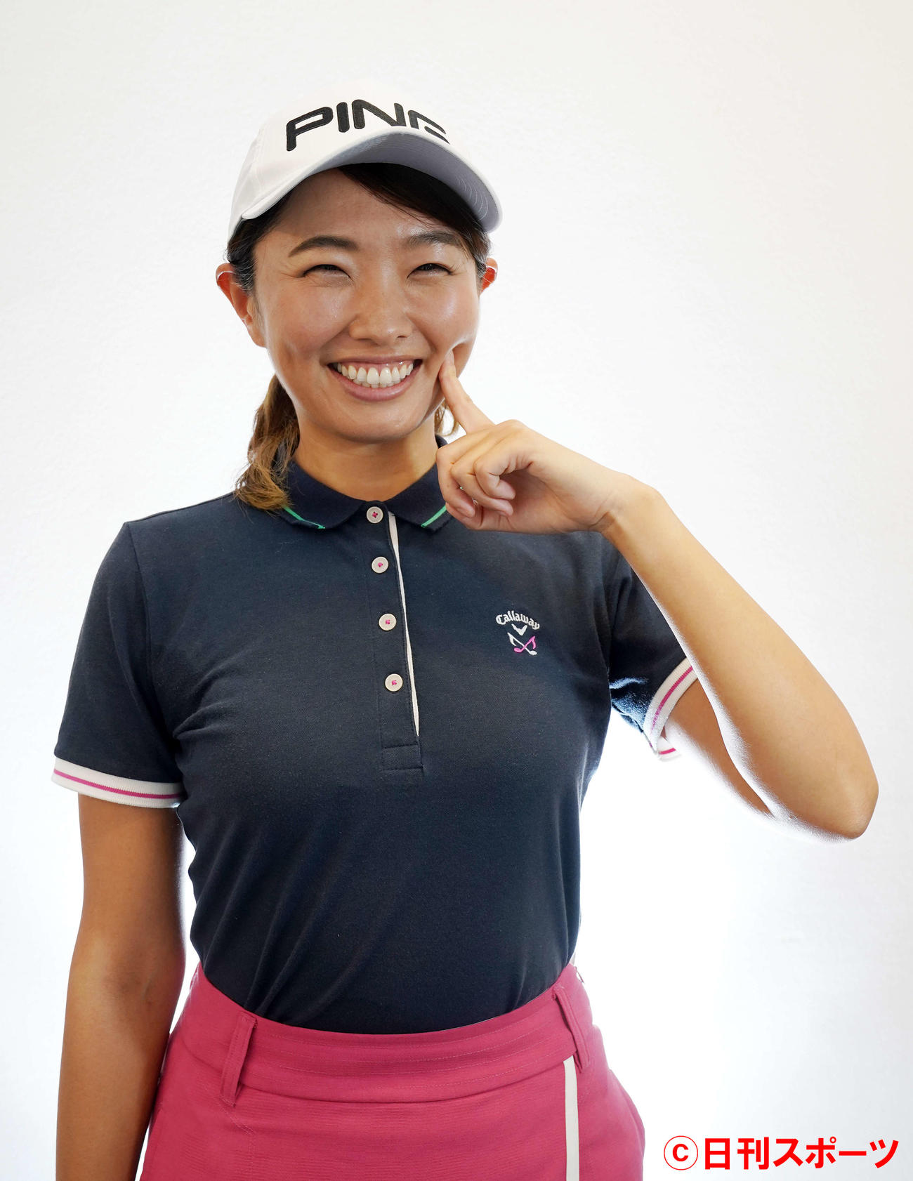 女子ゴルフ渋野日向子のものまねをする東塚菜実子（2020年8月撮影）