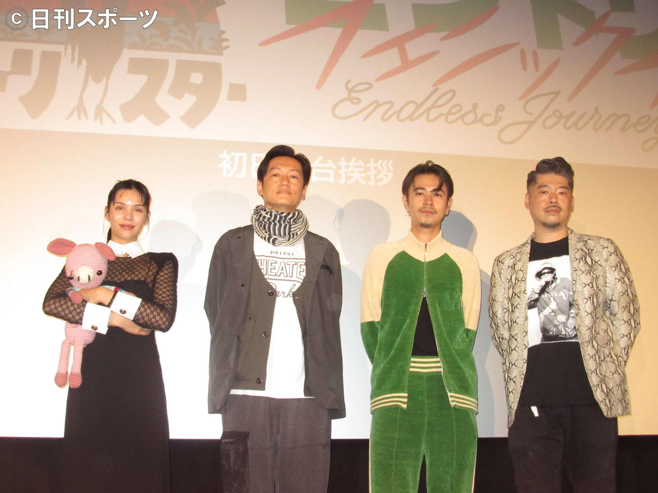 映画「ニワトリ★スター」初日舞台挨拶に出席した、左から紗羅マリー、井浦新、成田凌、かなた狼監督（撮影・加藤理沙）