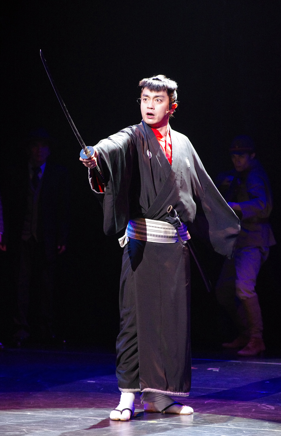 舞台「三十郎大活劇」で紅三十郎役を演じる青柳翔