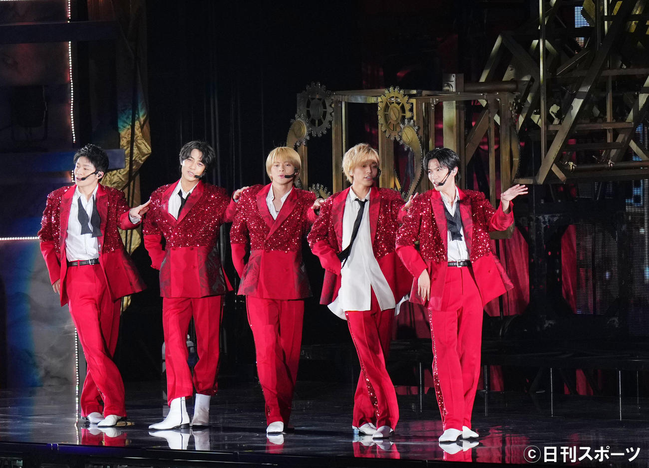 熱唱するKing＆Prince。左から岸優太、高橋海人、平野紫耀、永瀬廉、神宮寺勇太（撮影・横山健太）