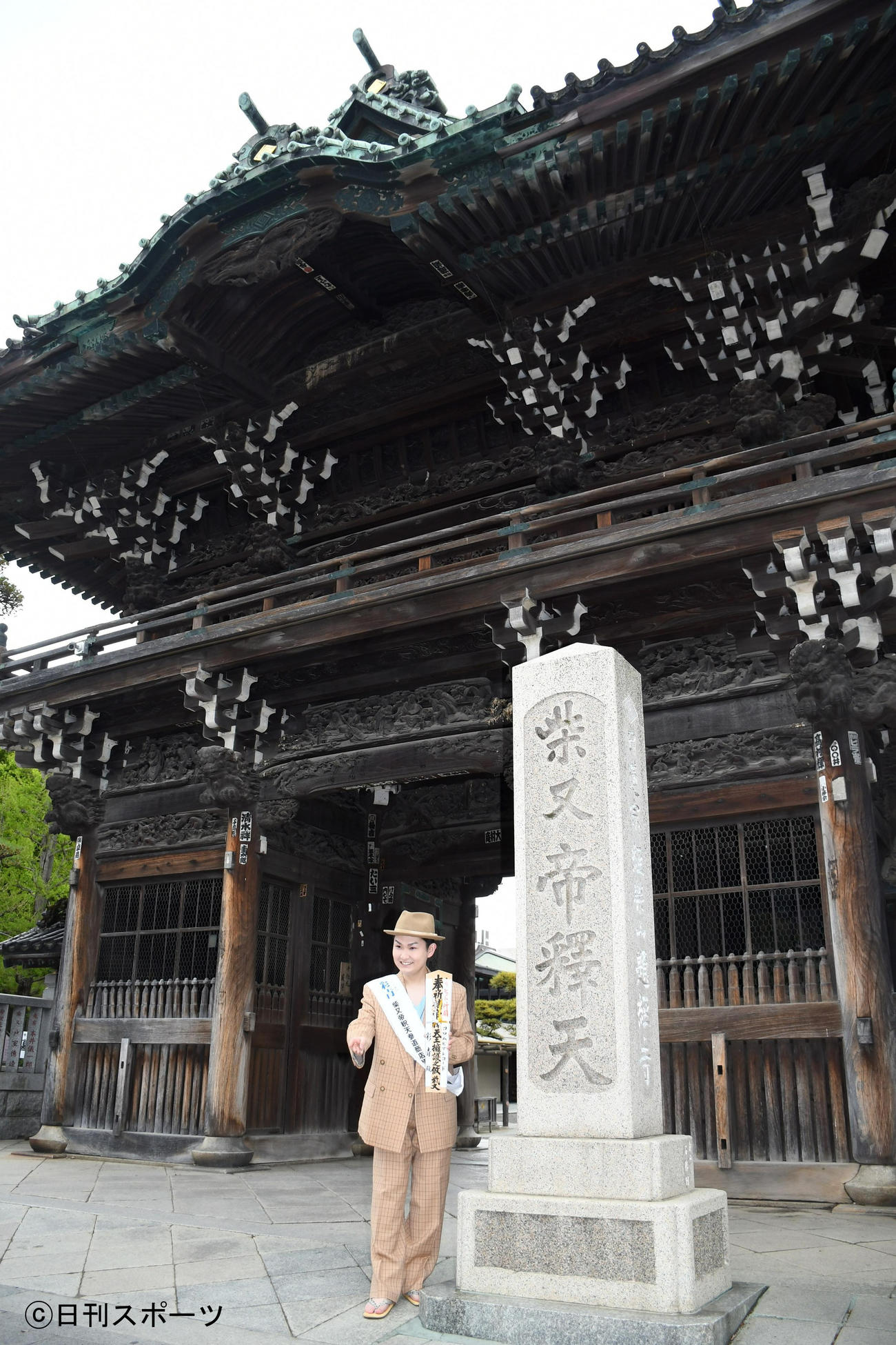 柴又帝釈天参道商店街特別PR大使に任命され新曲のヒット祈願も行った彩青（撮影・大友陽平）