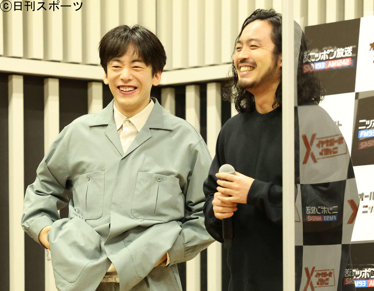 「オールナイトニッポン」のパーソナリティーを務めるCreepy Nuts DJ松永（左）と同R－指定（2022年3月16日撮影）
