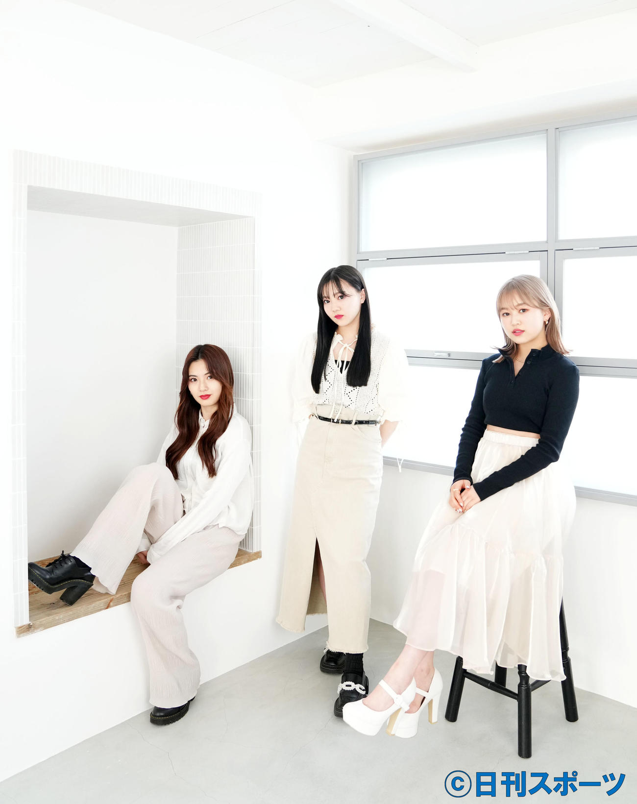 1stアルバム「i」リリースが決まり取材に応じたi Scream。左からRUI、HINATA、YUNA（撮影・横山健太）