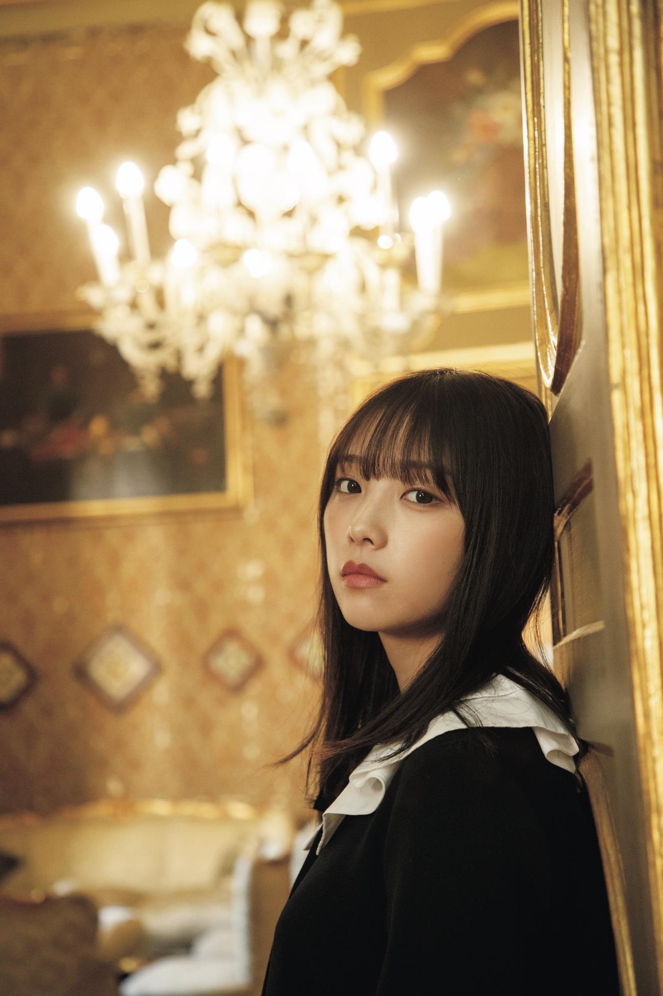 イタリア・フェデリコ宮で撮影された乃木坂46与田祐希セカンド写真集「無口な時間」の収録カット