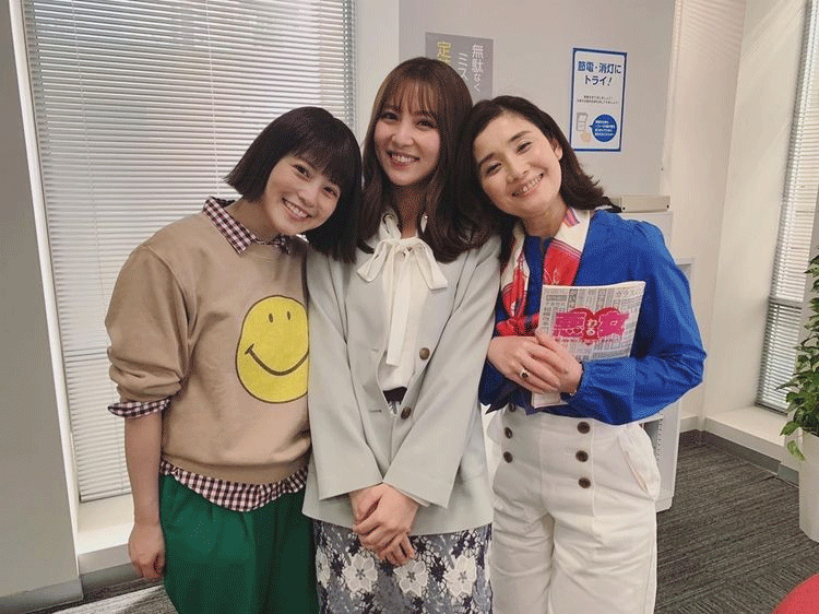 今田美桜（左）と石田ひかり（右）との3ショットを公開した石川恋（公式ブログより）