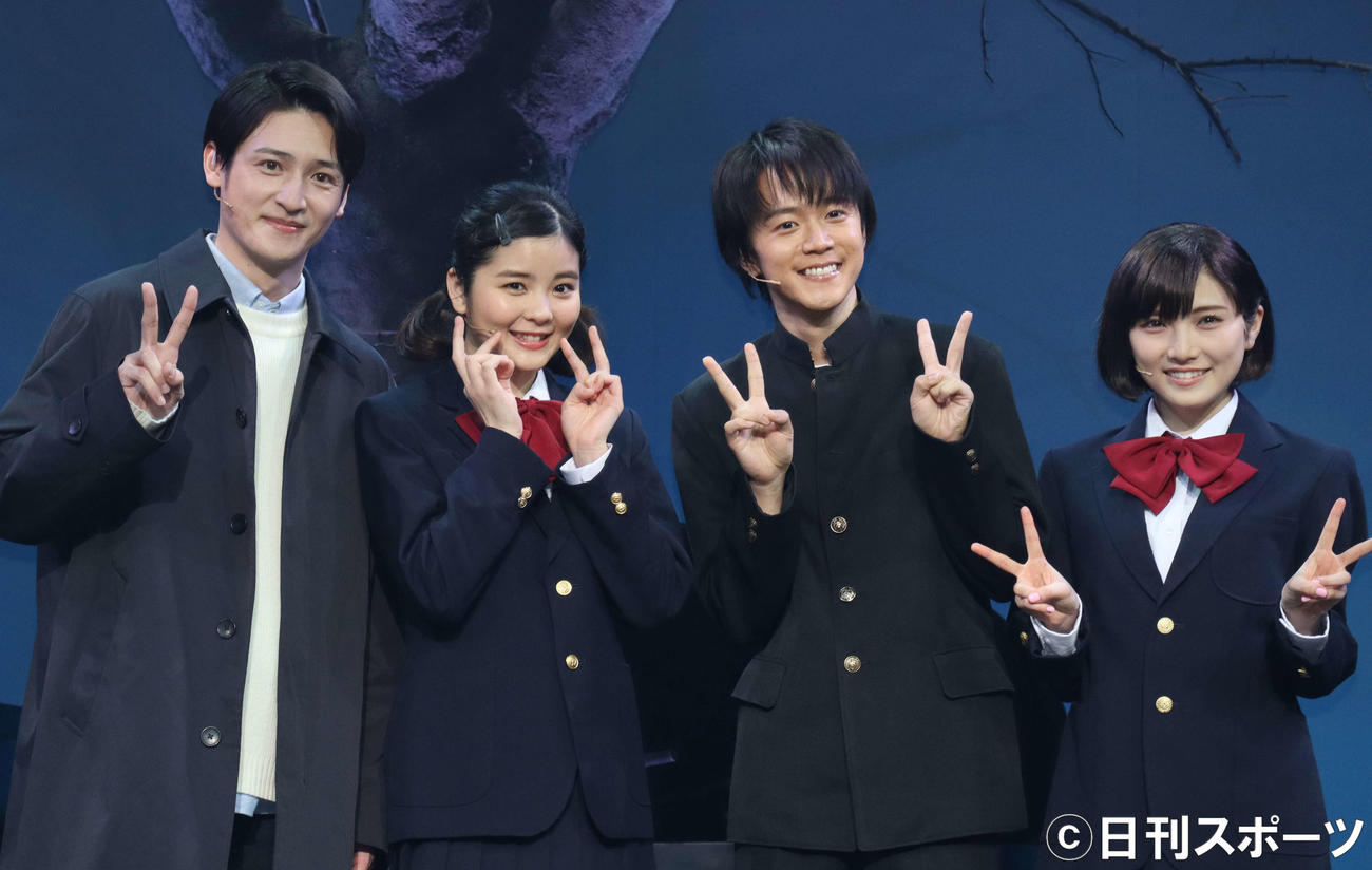 ミュージカル「弥生、三月　－君を愛した30年－」の公開通し稽古を行った、左から神里優希、田村芽実、林翔太、岡田奈々（撮影・小林千穂）